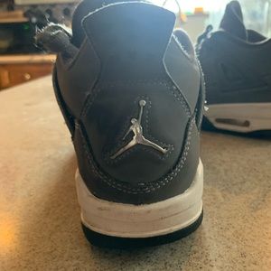 2004 Air Jordan 4 Cool Grey Size 5.5 in mens used a couple times